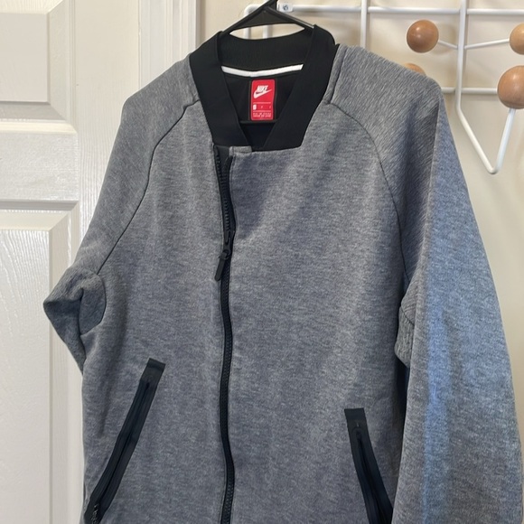 Nike Athletic Tech Gray Lightweight Shirt Jacket Modern Athletic Style L - Picture 3 of 12